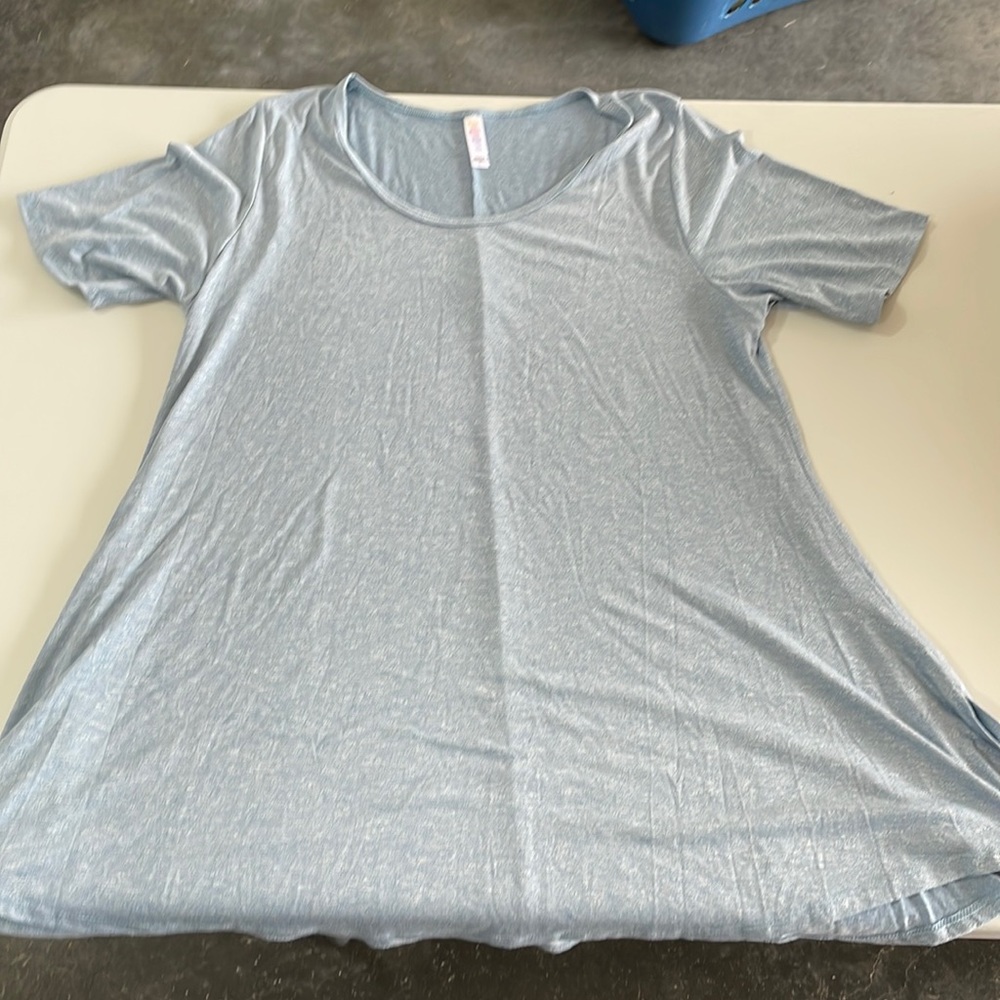 LuLaRoe perfect tee shirt. Size large